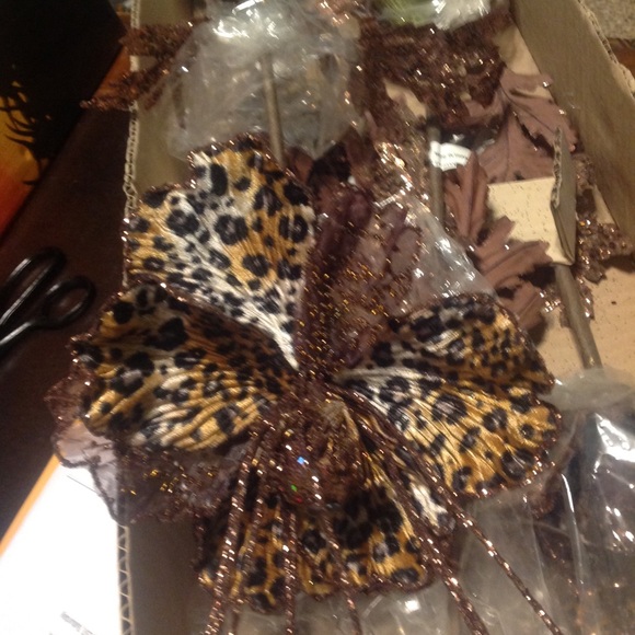 NWT  5 long stem leopard flowers - Picture 3 of 6